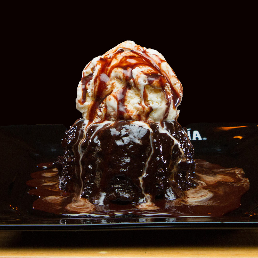 Volcán de chocolate con helado